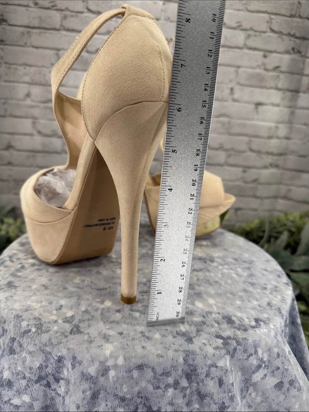 QUPID - Beige Faux Suede T-Strap Platform Stiletto Dress Heels WMS 8M 💛 EUC